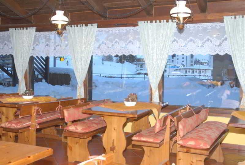 Hotel Biancaneve Sestriere Esterno foto
