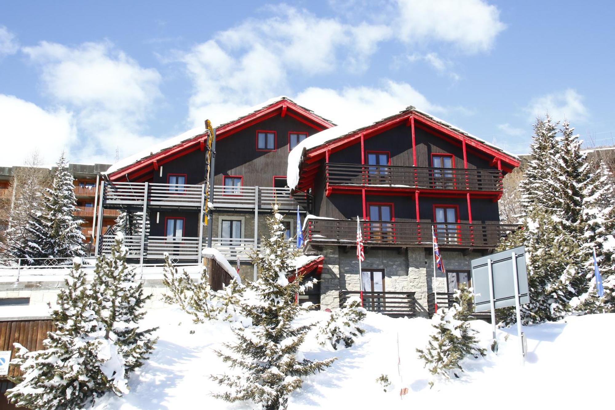 Hotel Biancaneve Sestriere Esterno foto