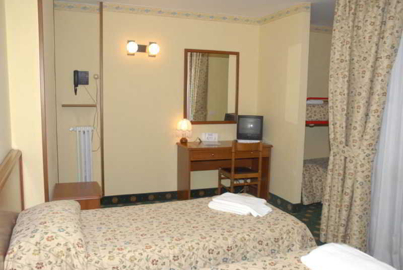 Hotel Biancaneve Sestriere Esterno foto