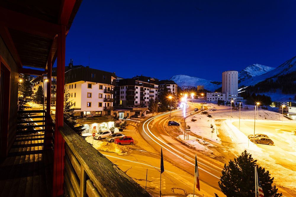 Hotel Biancaneve Sestriere Esterno foto