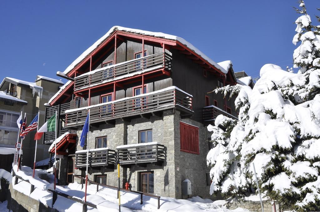 Hotel Biancaneve Sestriere Esterno foto